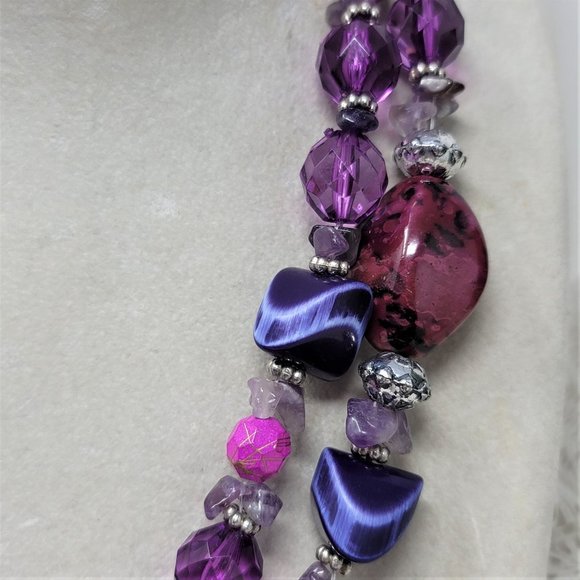 Shades of Purple Double Strand Necklace Amethyst Chips - Picture 4 of 9